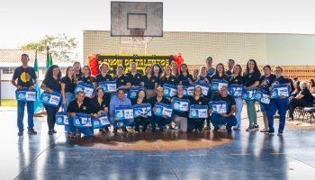 navirai-celebra-20-anos-da-escola-jose-martins-flores-com-entrega-de-kits-para-professoresjpg