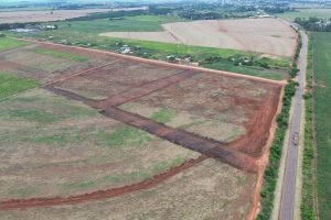 Vista aérea da MS-141, no prolongamento da Avenida Amélia Fukuda, ao lado do Dis