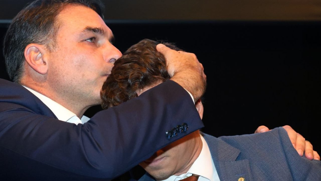 nikolas-ferreira-e-flavio-bolsonaro