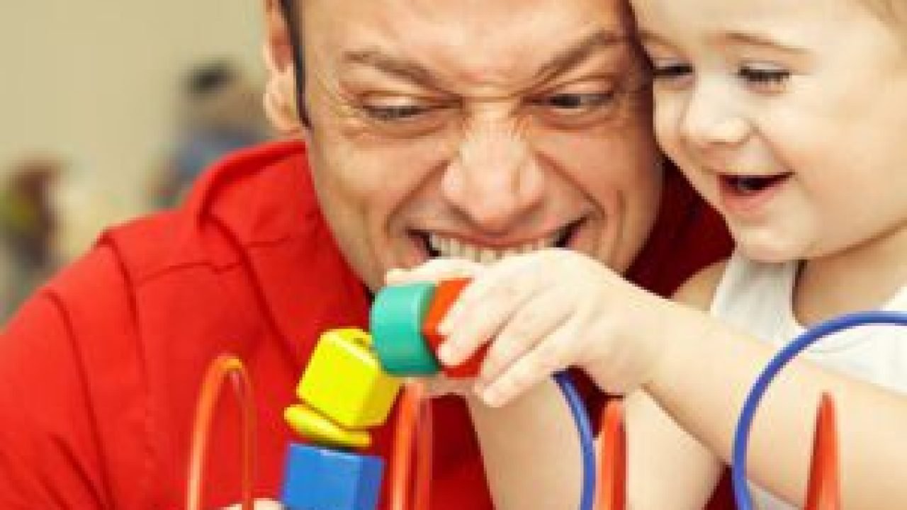 o-pai-que-cuida-do-bebe-nao-ajuda-apenas-exerce-paternidade