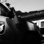 Foto: Batalhão de Choque realizou a prisão de dois envolvidos. (Foto: Henrique A