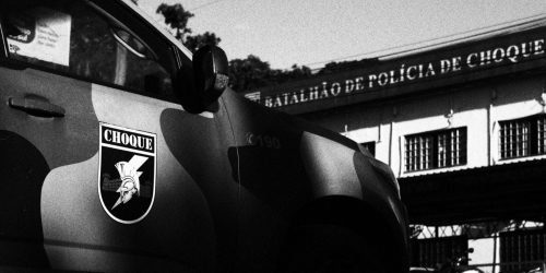 Foto: Batalhão de Choque realizou a prisão de dois envolvidos. (Foto: Henrique A