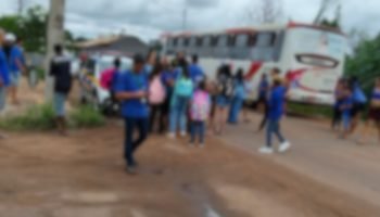 Foto: Ônibus parou antes de terminar o trajeto - Foto: Fala Povo