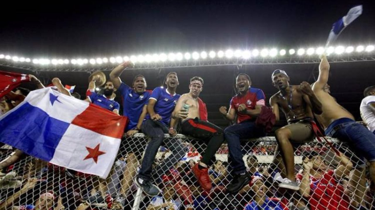 Foto: Torcedores da Seleção do Panamá durante Eliminatórias para a Copa 2018 EFE