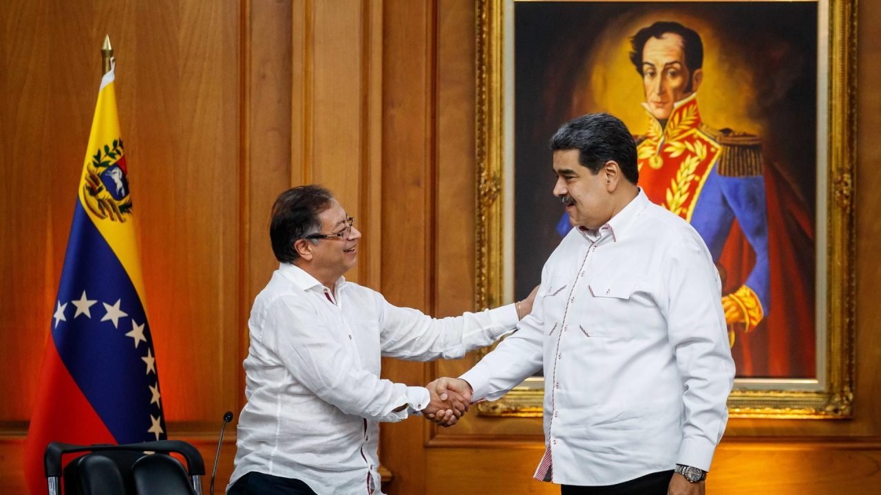 Trump Mirou Petro e Maduro