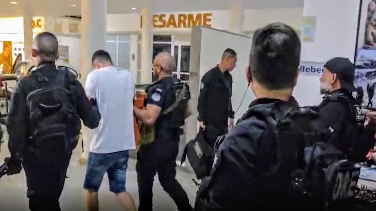 Polícia Civil do RJ durante a operação. (Divulgação) — Foto: Polícia Civil do RJ
