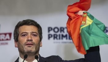 André Ventura pede apoio de partidos de direita para vencer eleição em Portugal