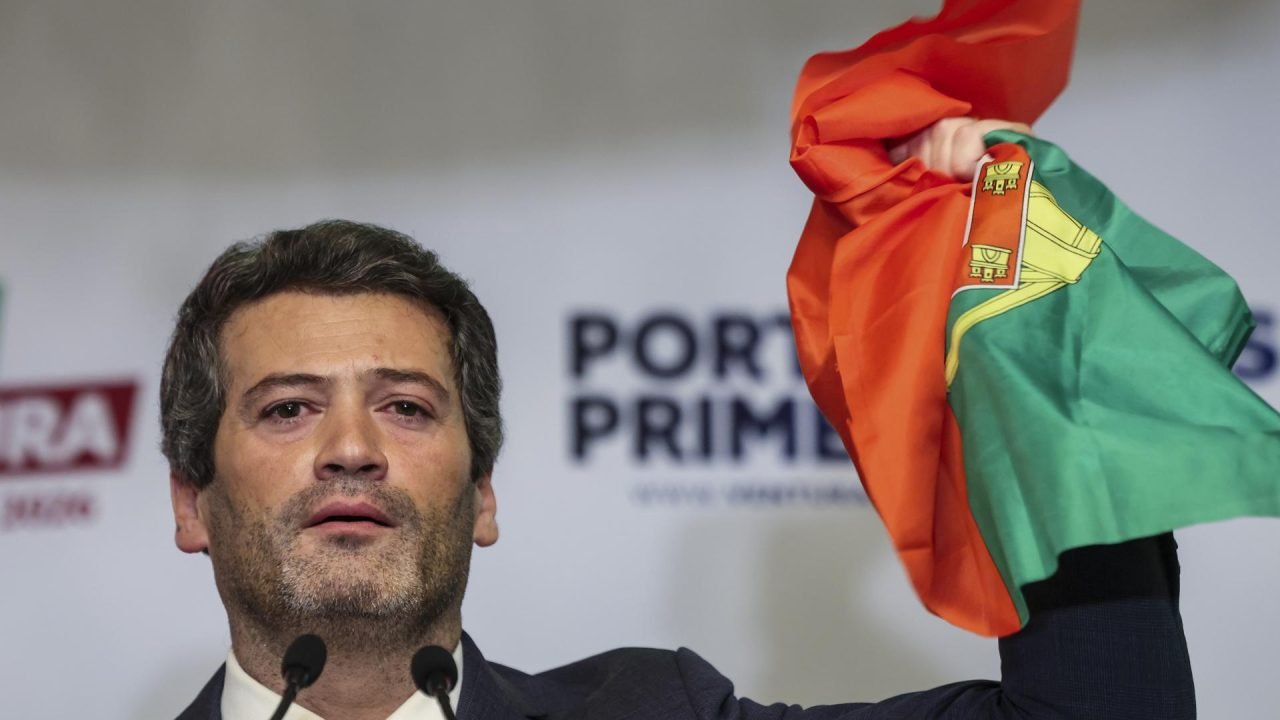 André Ventura pede apoio de partidos de direita para vencer eleição em Portugal