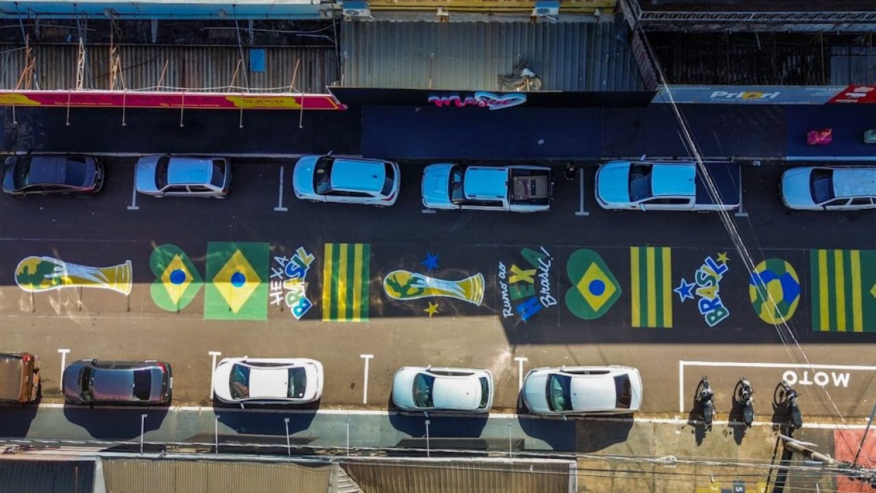 prefeitura-de-navirai-leva-decoracao-da-copa-para-a-cidade