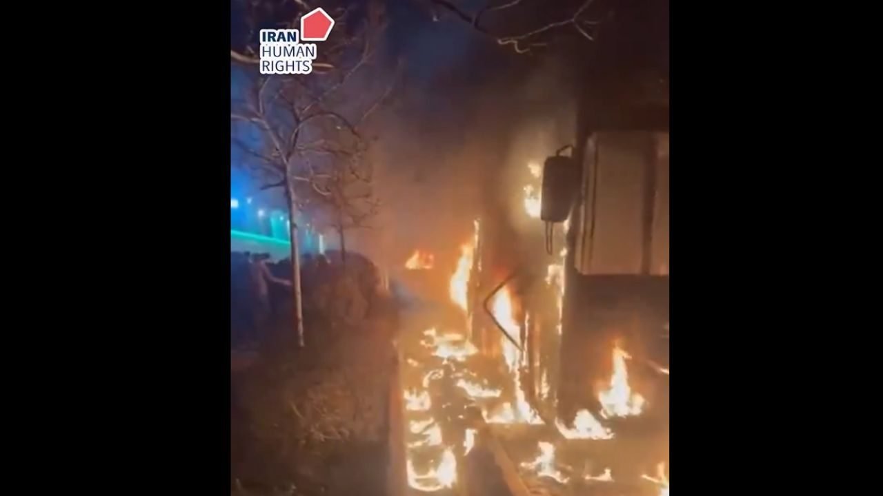 Irã ameaça retaliar EUA e Israel após dezenas de mortos em protestos