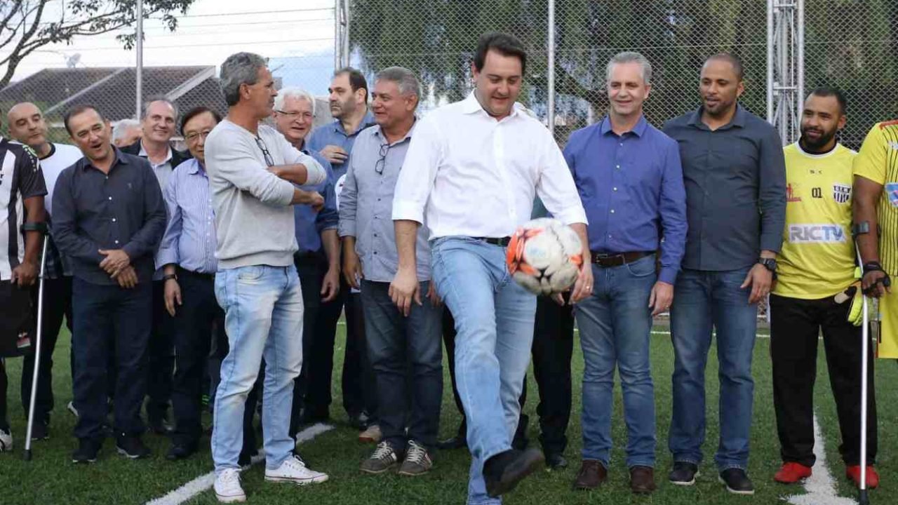 ratinho-junio-jogando-bola