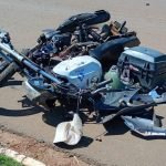 Foto: Moto da vítima ficou destruída (Chapadense News)