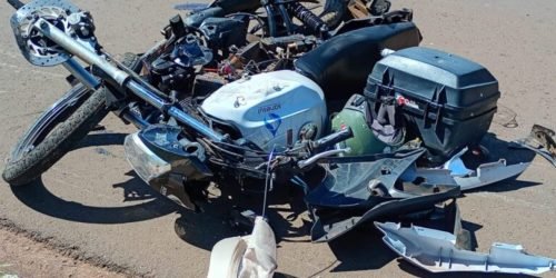 Foto: Moto da vítima ficou destruída (Chapadense News)