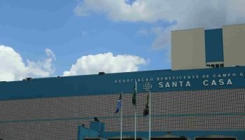A vítima esta internada na Santa Casa de Campo Grande. (Foto: Léo de França, Jor