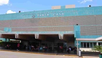 Foto: Vítima foi socorrida para a Santa Casa de Campo Grande. (Foto: Pietra Dorn