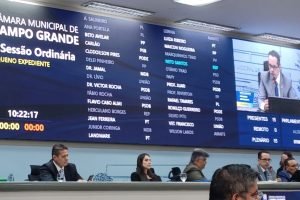 Vereadores no plenário após mais de 1h de sessão. — Foto: Vereadores no plenário