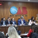 Sessão está sendo realizada no plenário da OAB-MS. — Foto: Sessão está sendo rea