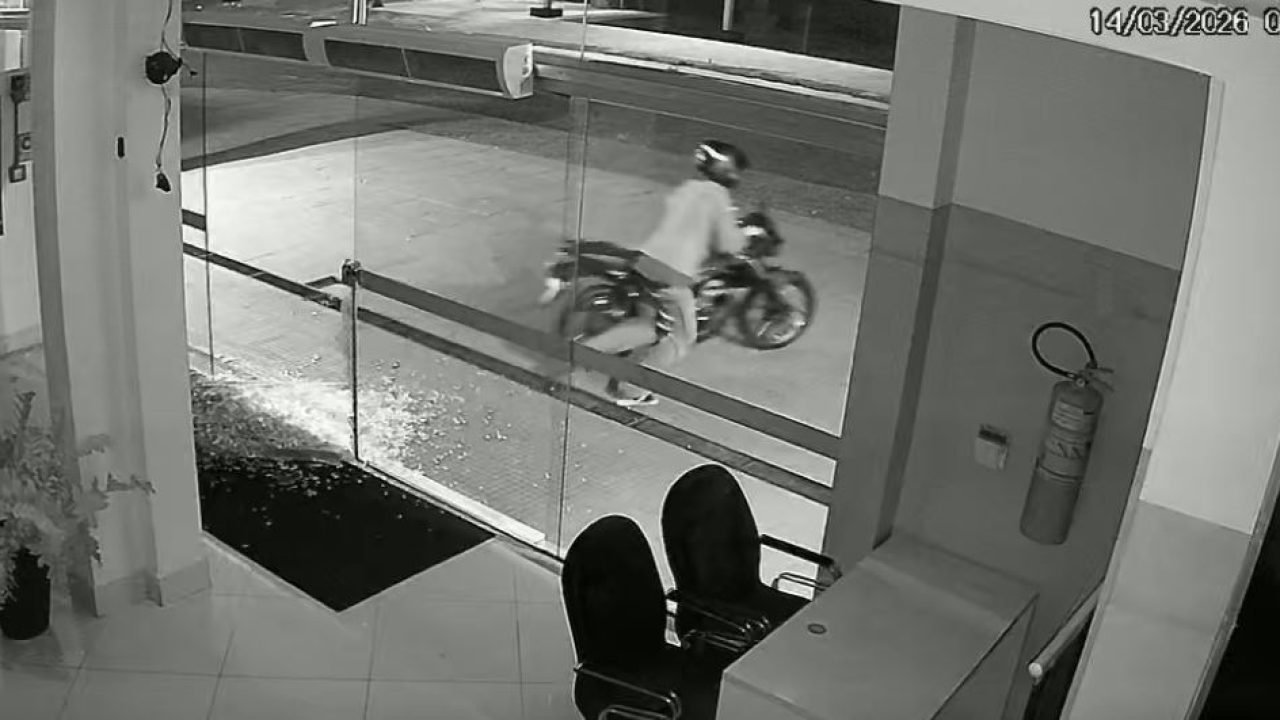 Ação de furto durou 21 segundos. — Foto: Ação de furto durou 21 segundos. (Repro