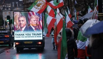 Enviado de Trump se reúne com príncipe herdeiro exilado do Irã