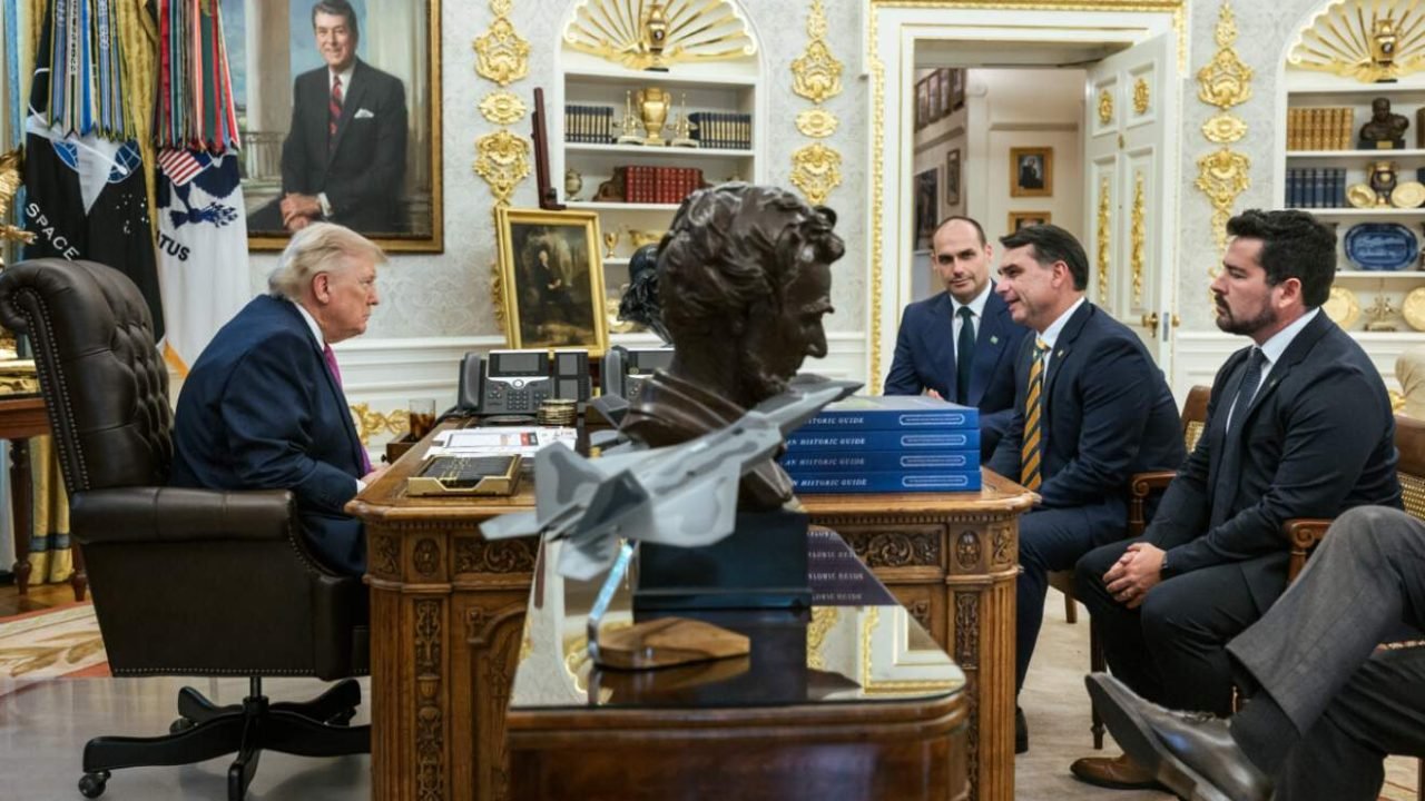trump-posta-flavio-bolsonaro