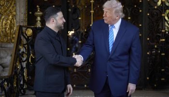 Trump e Zelensky se reúnem e discutem acordo de paz entre Rússia e Ucrânia