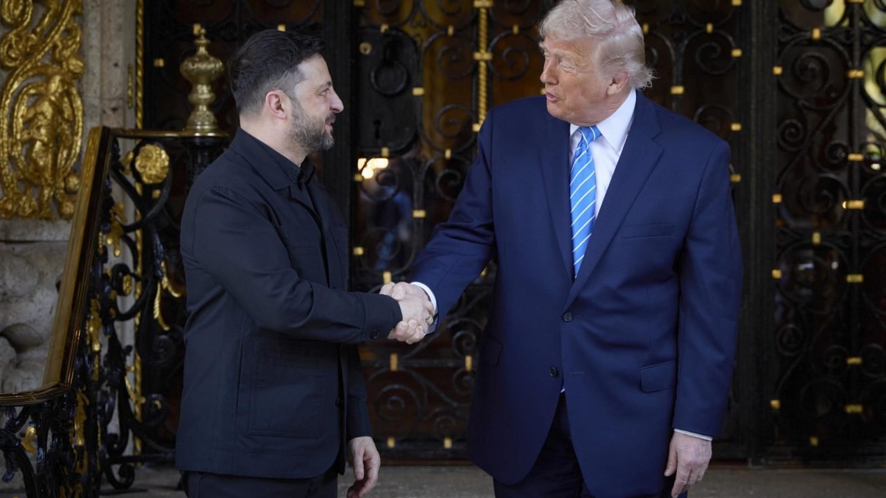 Trump e Zelensky se reúnem e discutem acordo de paz entre Rússia e Ucrânia