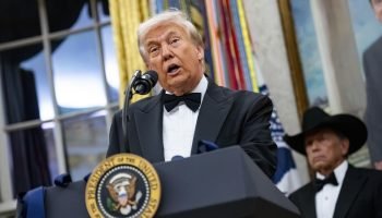 Trump Elogia Operação na Venezuela e Menciona Irritação com Maduro