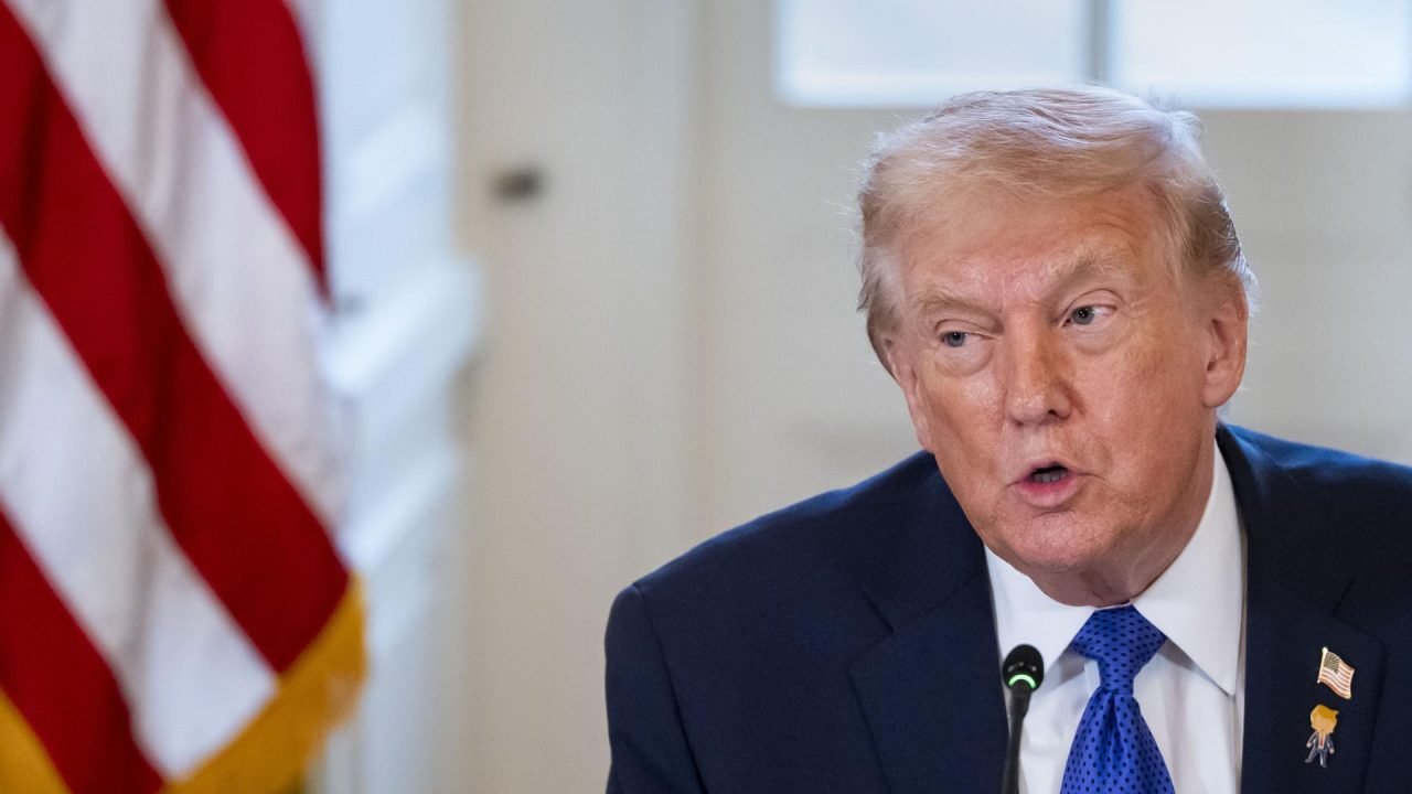 Trump impõe tarifa de 25% sobre países que fazem negócios com o Irã