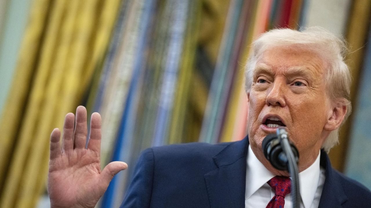 Governo Trump Restringe Uso de Recursos Médicos para Procedimentos de Mudança de Sexo em Menores