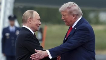 Trump afirma ter tido conversa produtiva com Putin