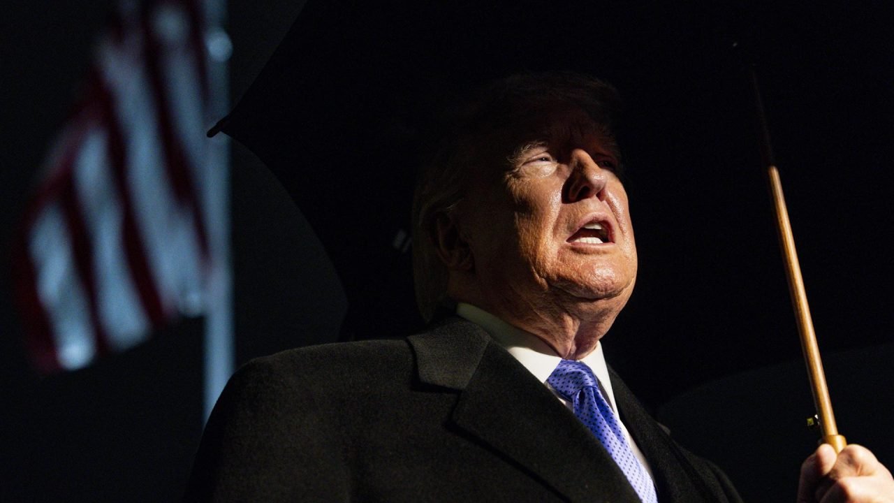 Trump posta montagem de página na Wikipedia