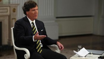 Tucker Carlson afirma que Trump pode anunciar guerra contra a Venezuela