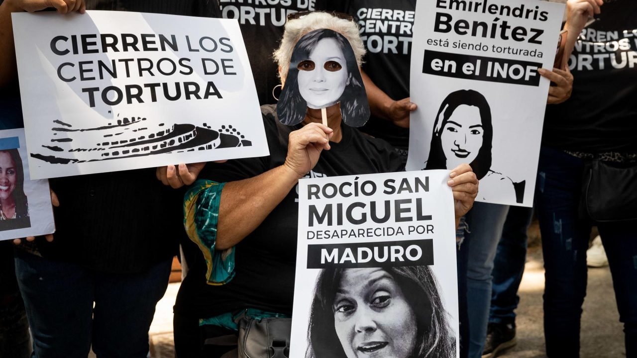 Ativista crítica de Maduro e filho de líder opositor são libertados na Venezuela