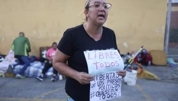 Policial acusado de traição à pátria morre sob custódia na Venezuela