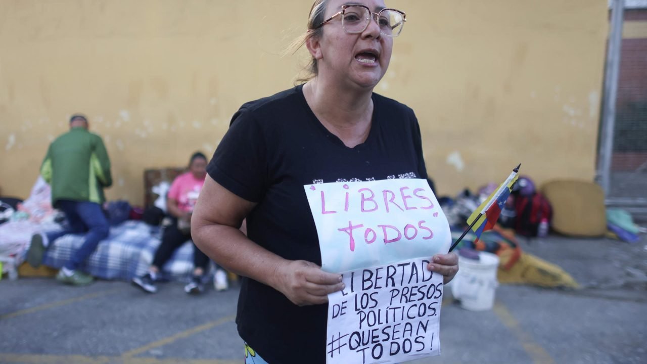 Policial acusado de traição à pátria morre sob custódia na Venezuela