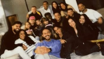 Vini Jr. posa abraçado com filha de Virginia